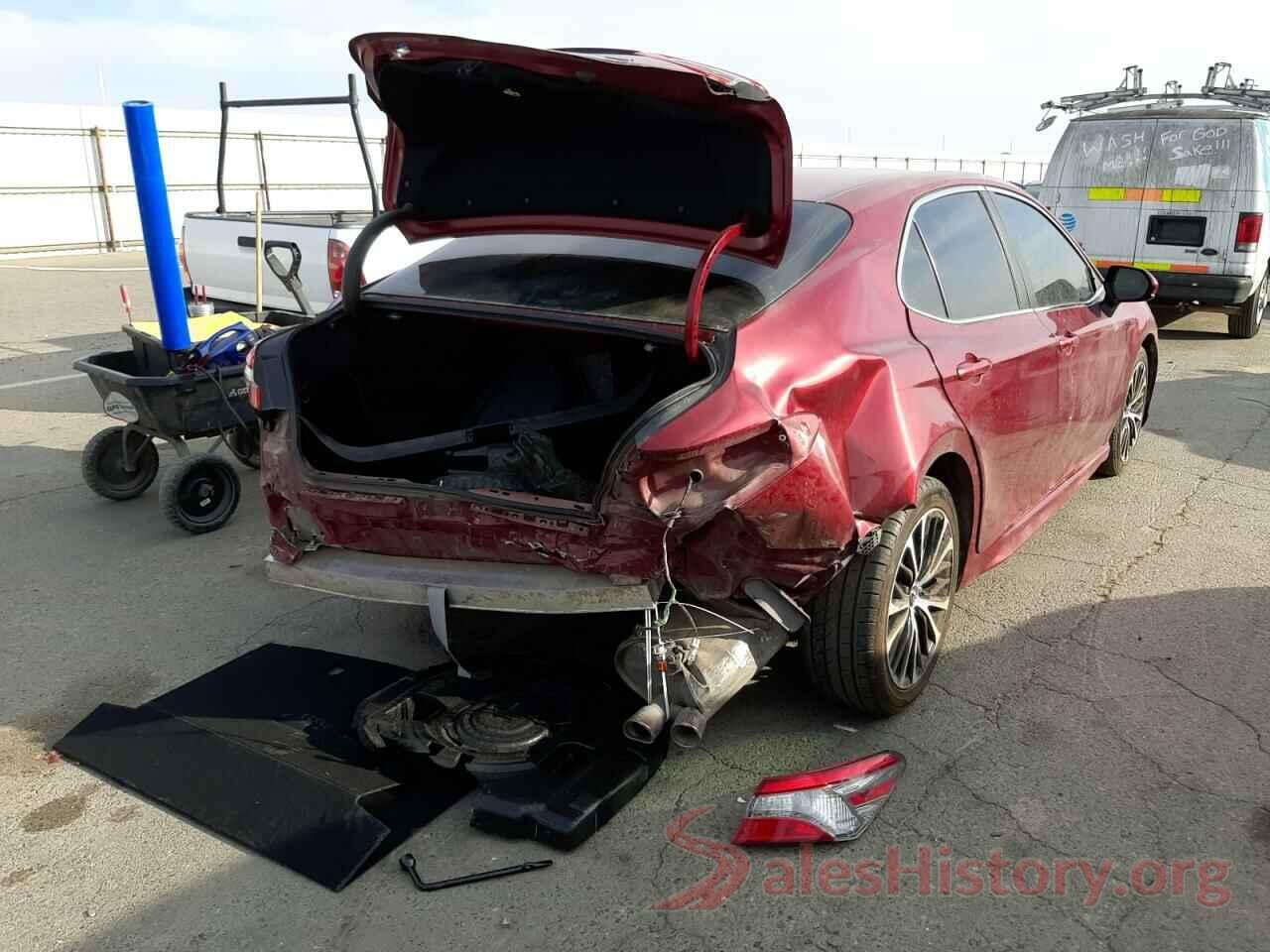 4T1B11HK7JU652086 2018 TOYOTA CAMRY