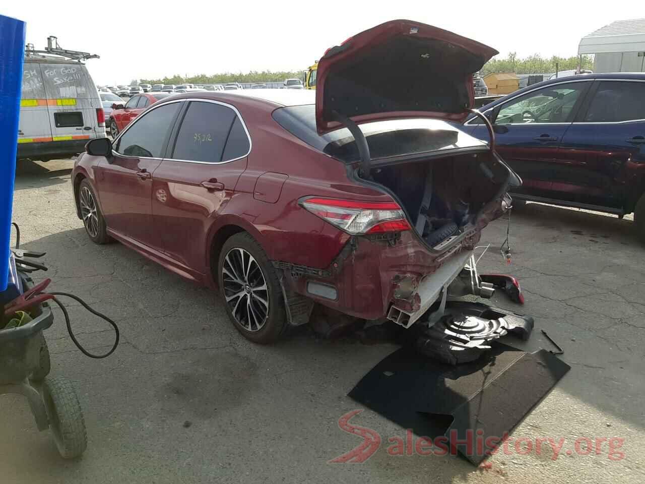 4T1B11HK7JU652086 2018 TOYOTA CAMRY