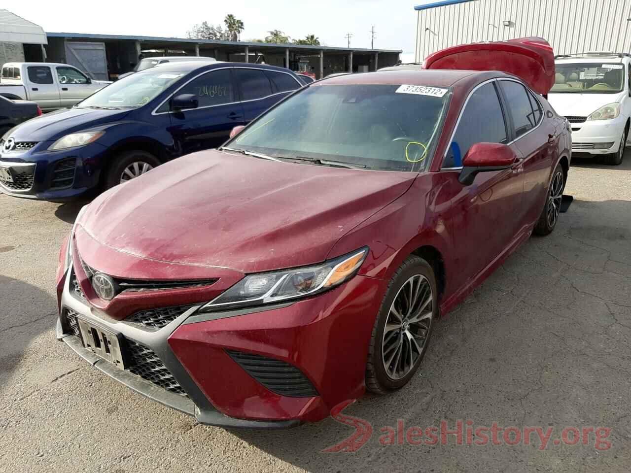 4T1B11HK7JU652086 2018 TOYOTA CAMRY