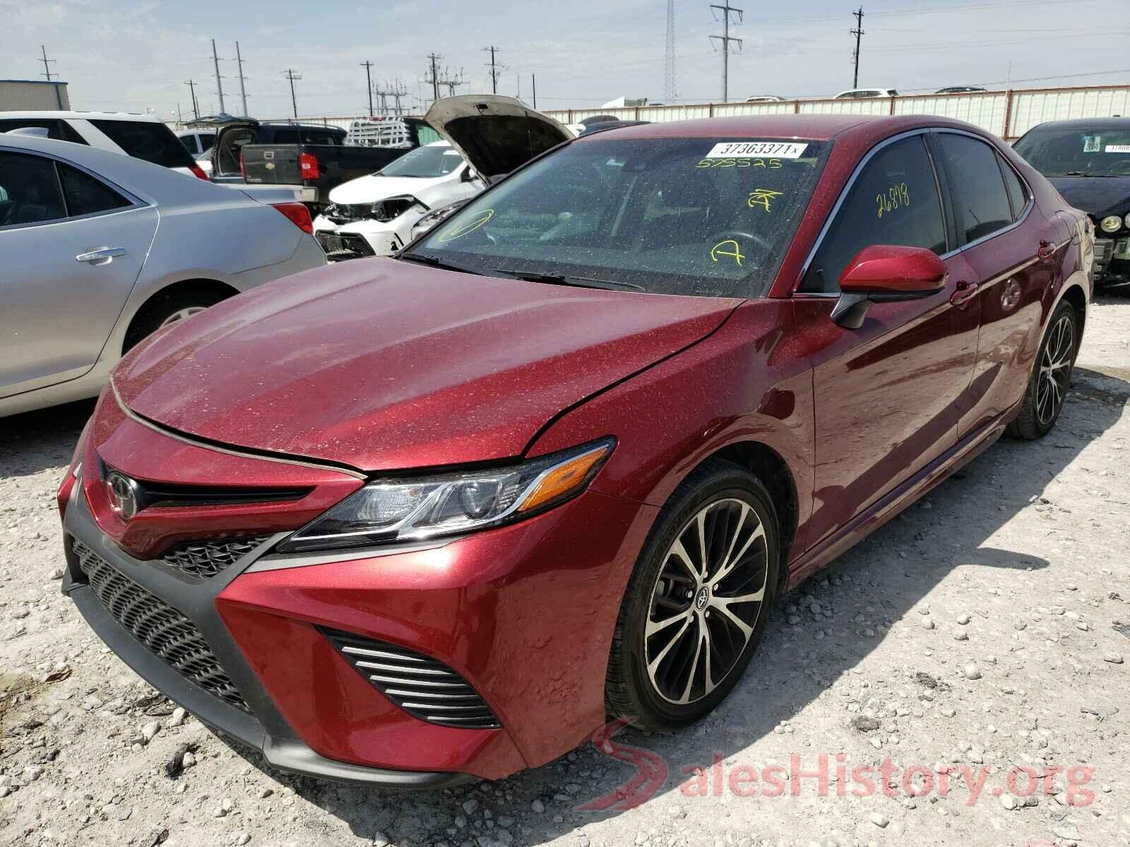 4T1B11HK5JU575525 2018 TOYOTA CAMRY