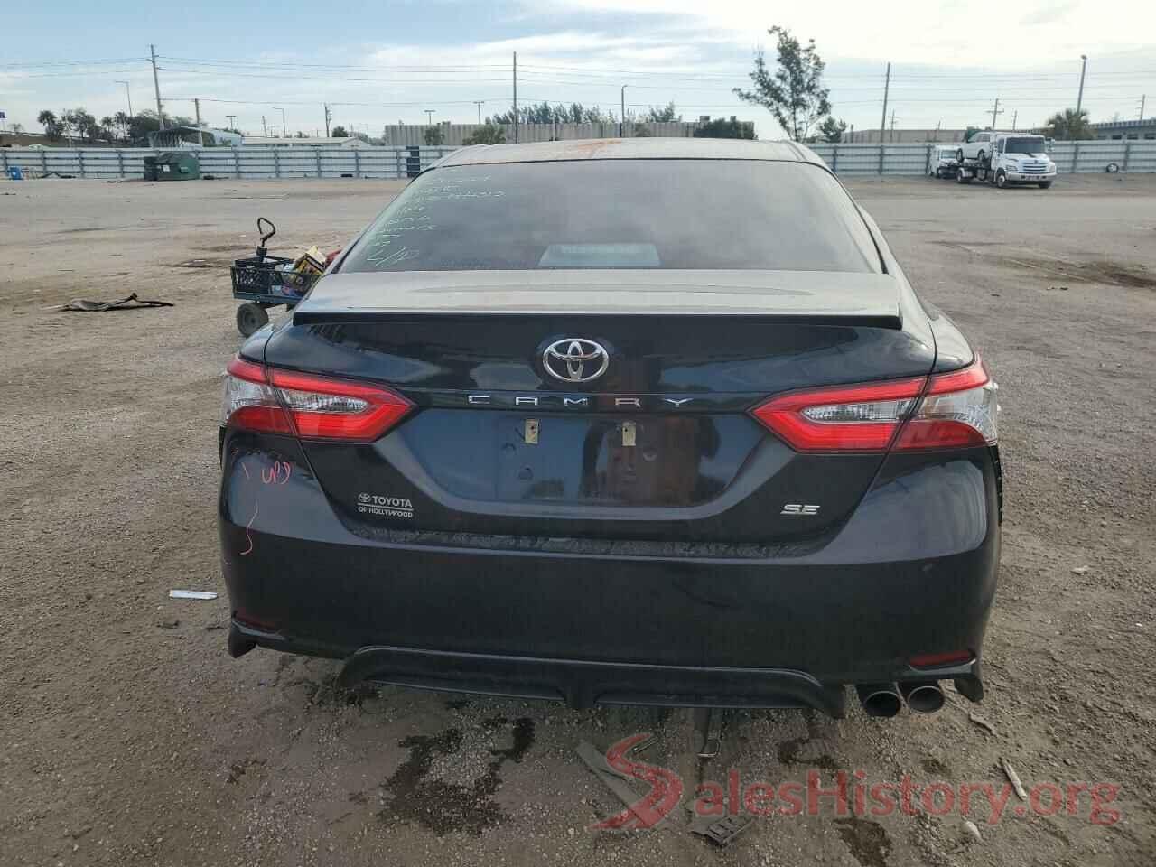 4T1B11HK4JU670447 2018 TOYOTA CAMRY