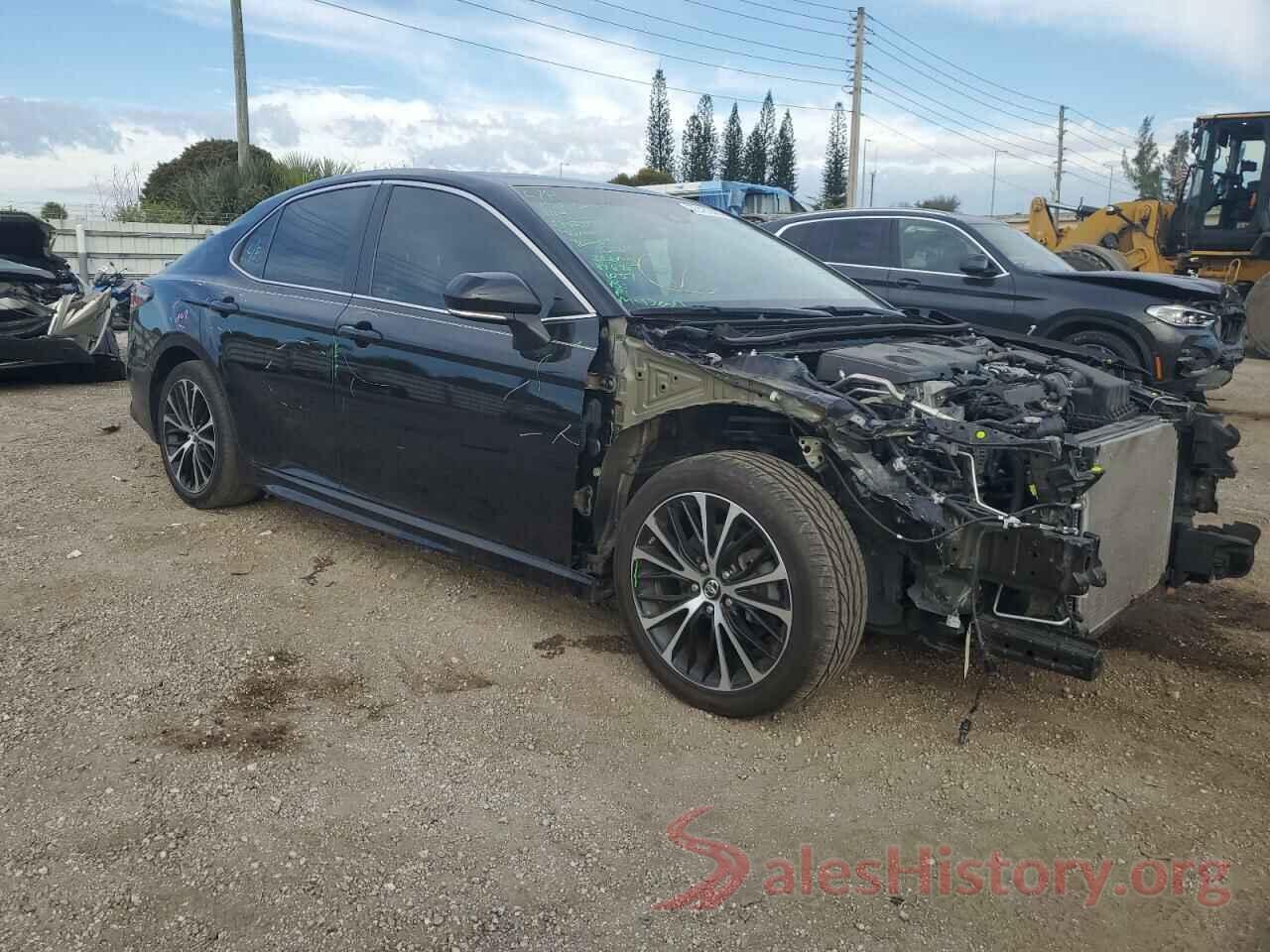 4T1B11HK4JU670447 2018 TOYOTA CAMRY