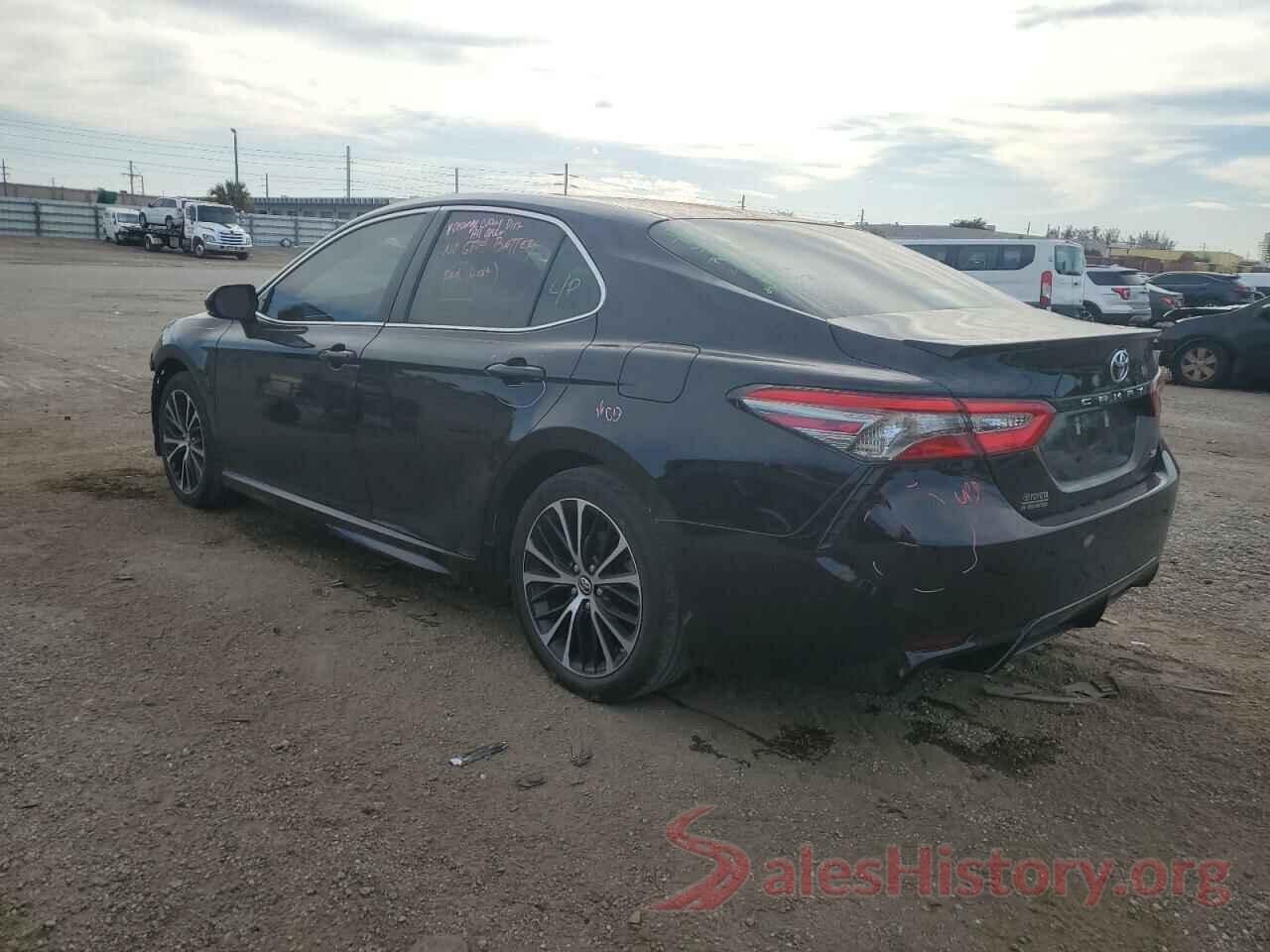 4T1B11HK4JU670447 2018 TOYOTA CAMRY