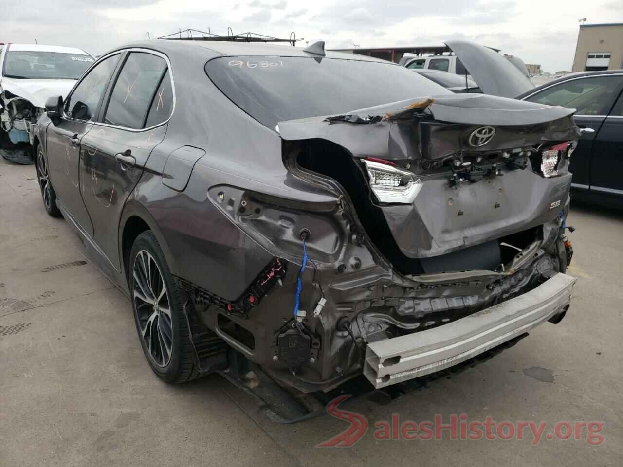 4T1B11HK2JU070168 2018 TOYOTA CAMRY