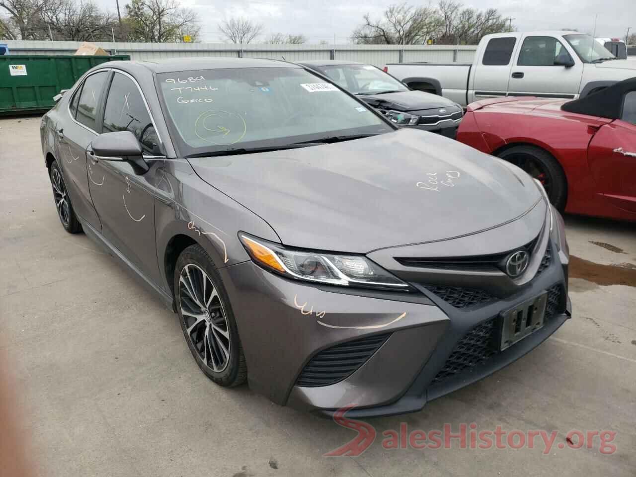 4T1B11HK2JU070168 2018 TOYOTA CAMRY