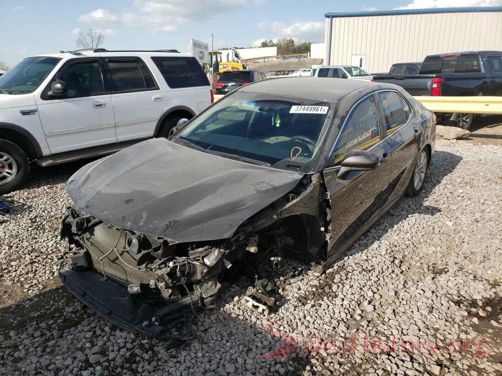 4T1B11HK4JU513050 2018 TOYOTA CAMRY