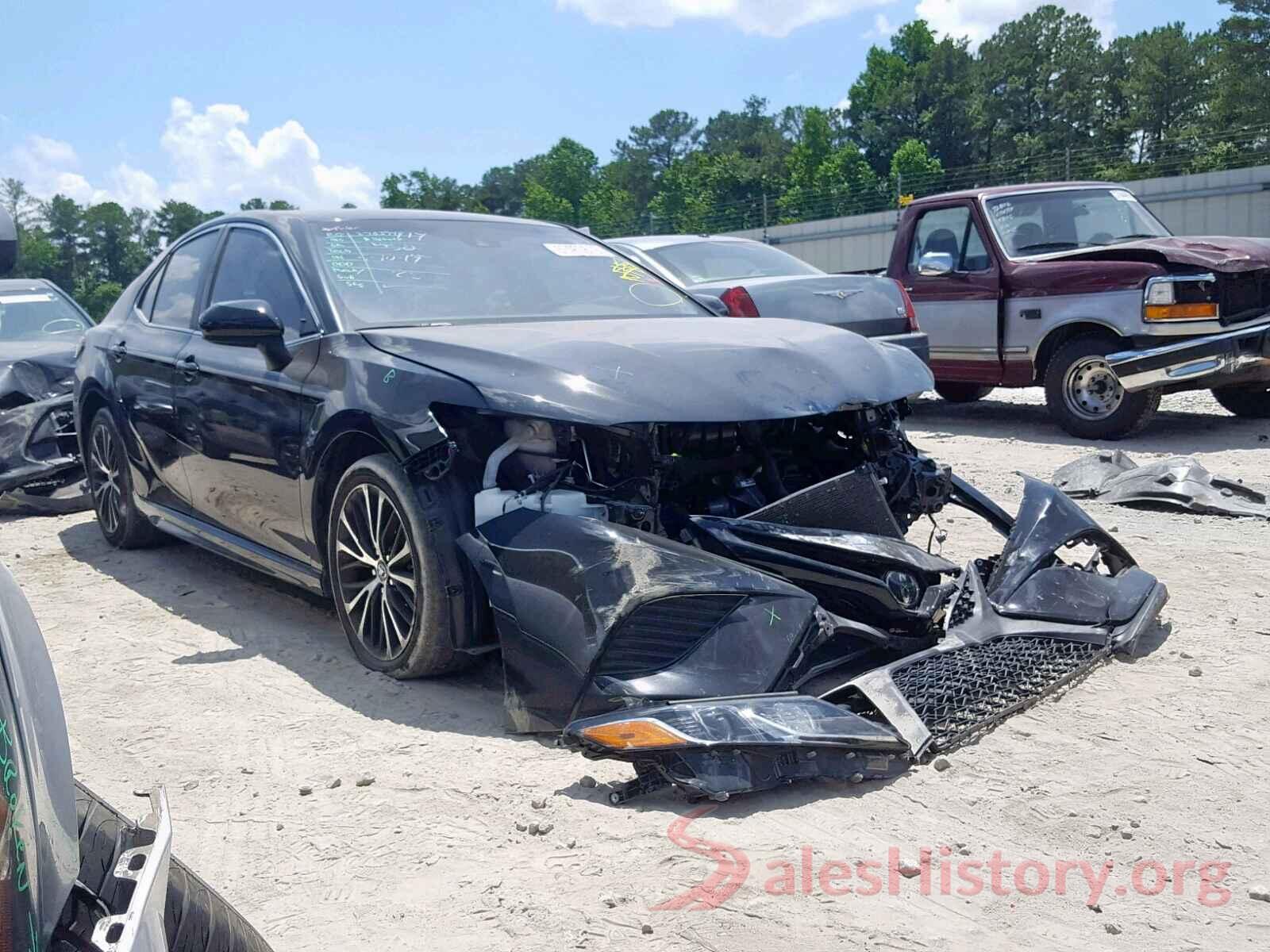 4T1B11HK2JU525830 2018 TOYOTA CAMRY