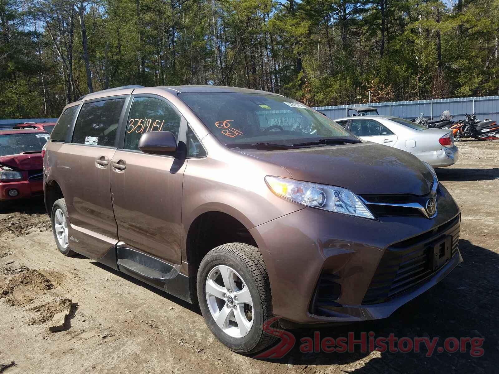 5TDKZ3DC3JS934365 2018 TOYOTA SIENNA