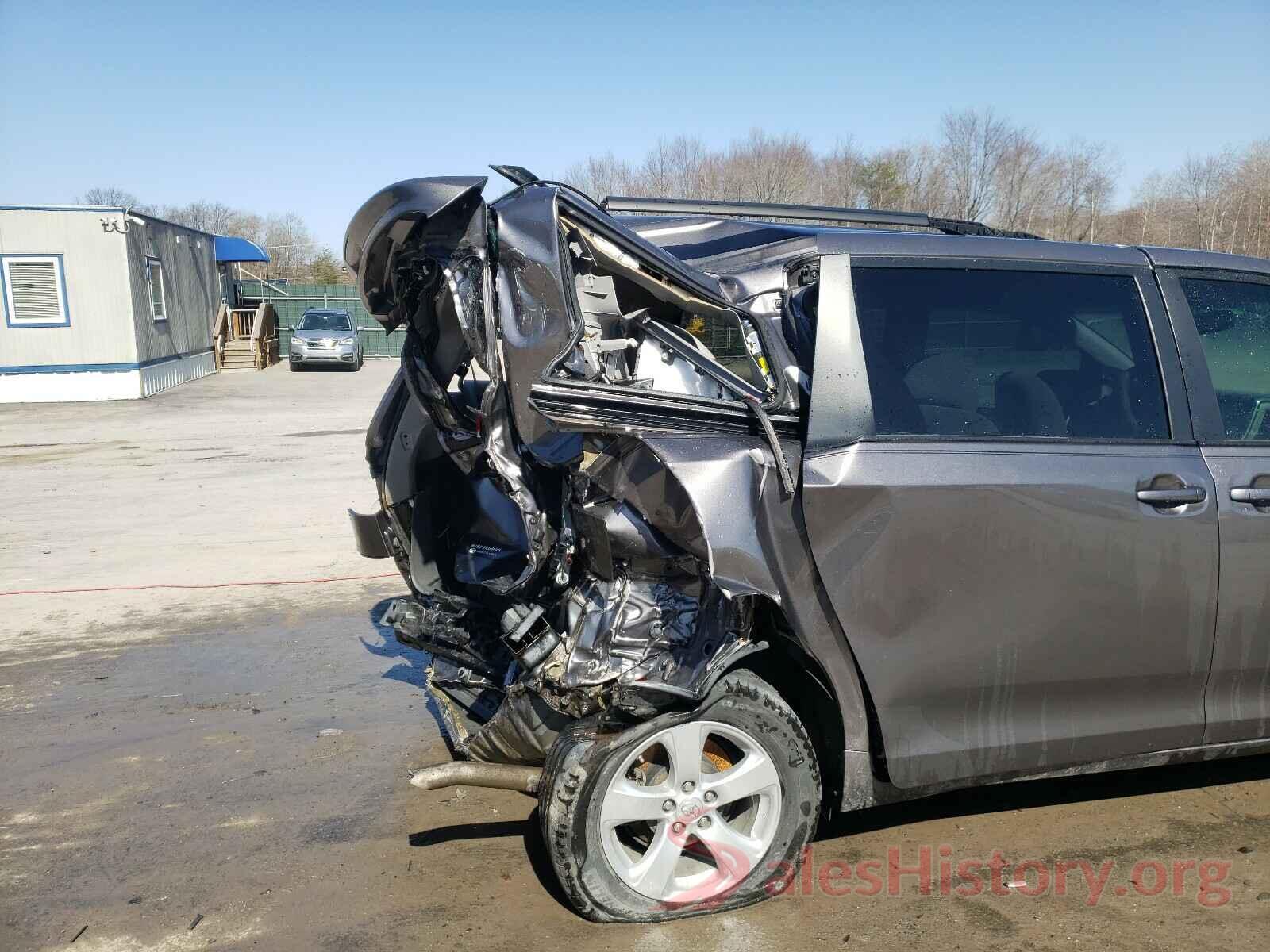 5TDKZ3DC5HS773768 2017 TOYOTA SIENNA