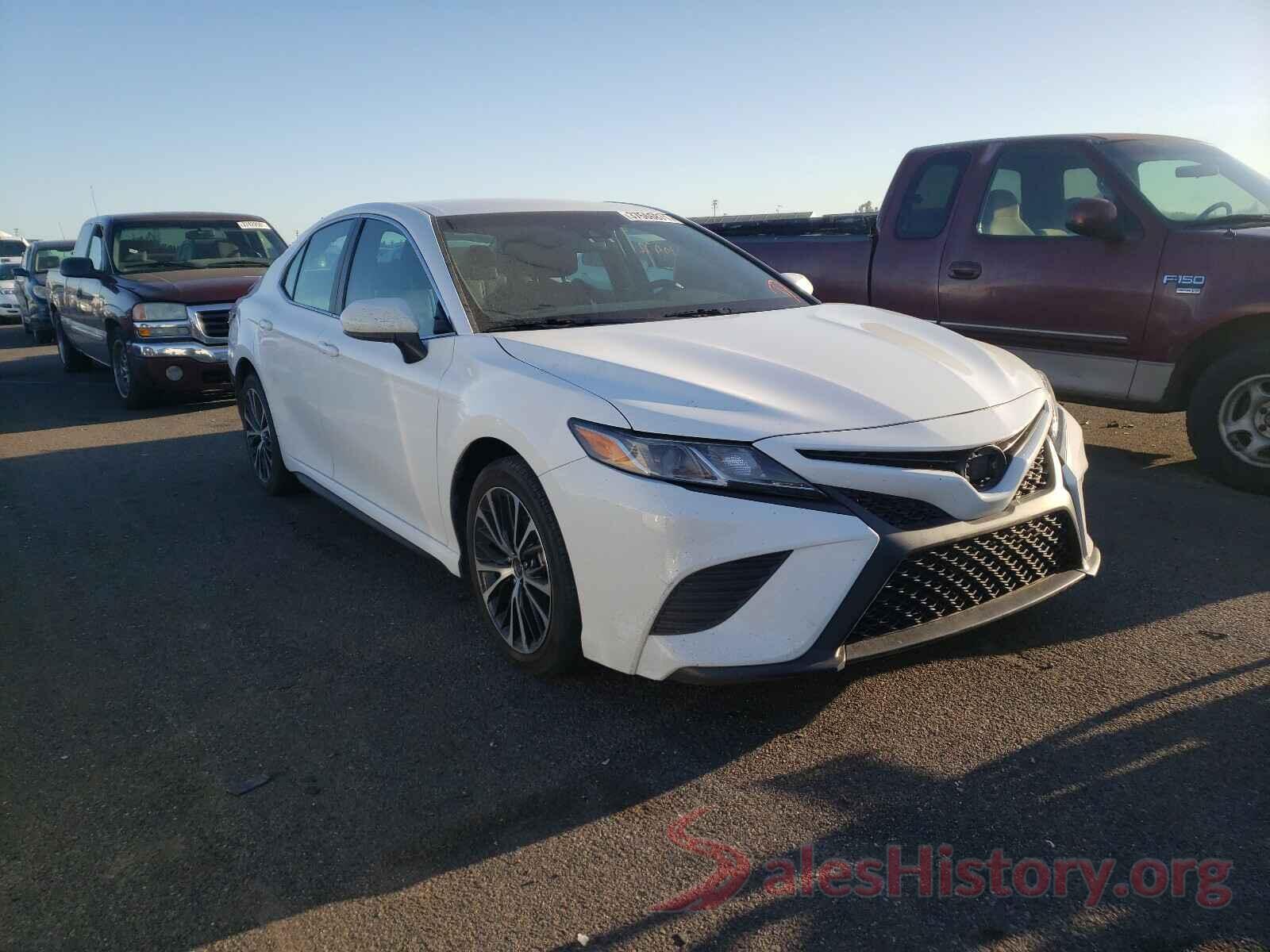 4T1B11HK4JU618641 2018 TOYOTA CAMRY