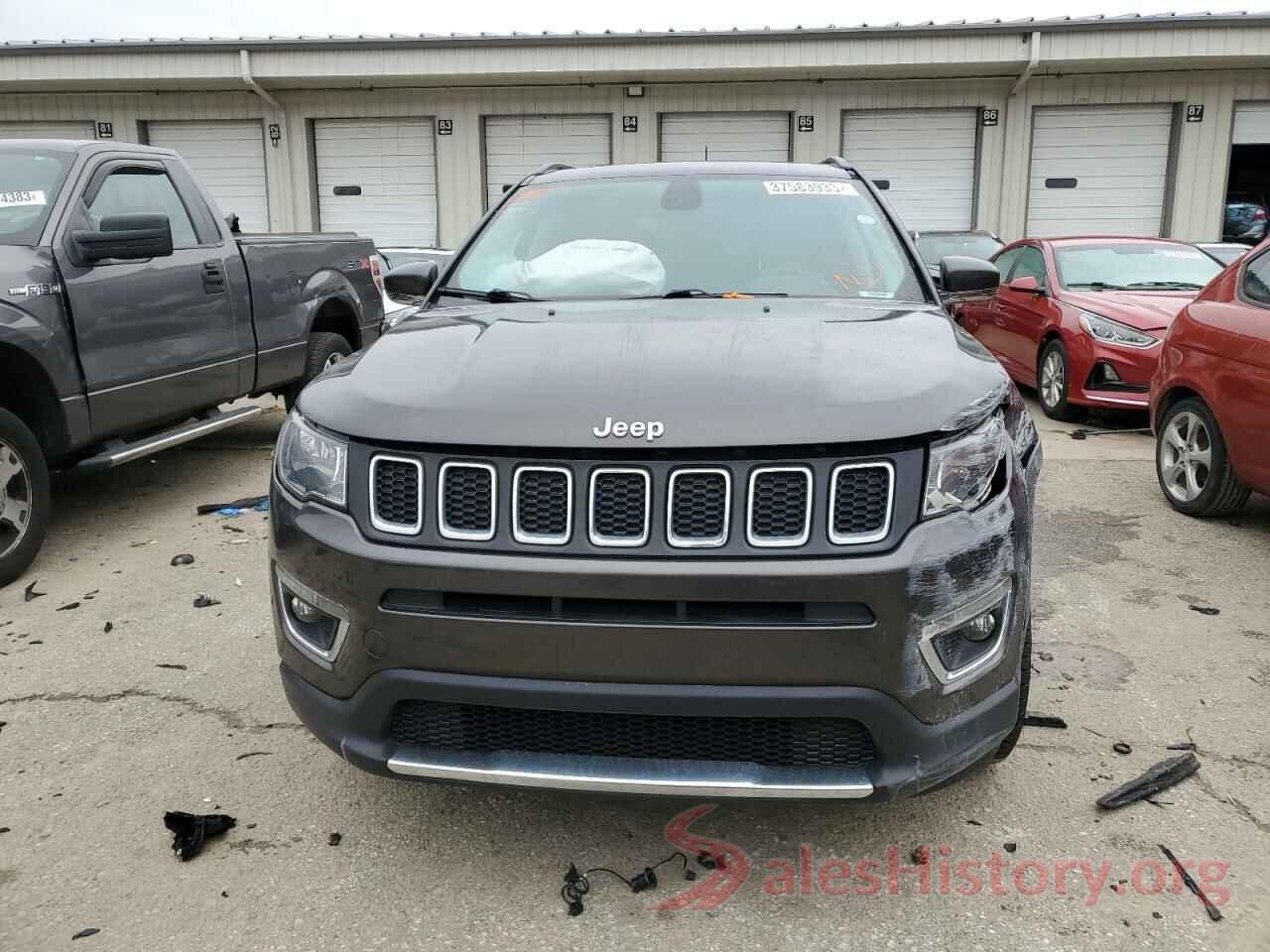 3C4NJDCB2JT147755 2018 JEEP COMPASS