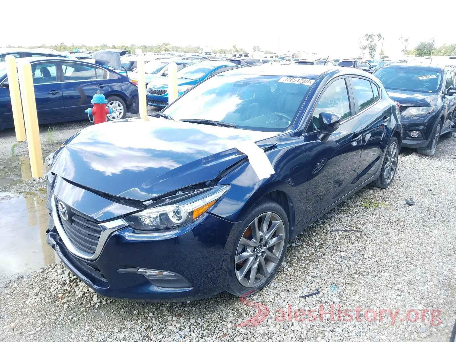 3MZBN1L33JM240208 2018 MAZDA 3