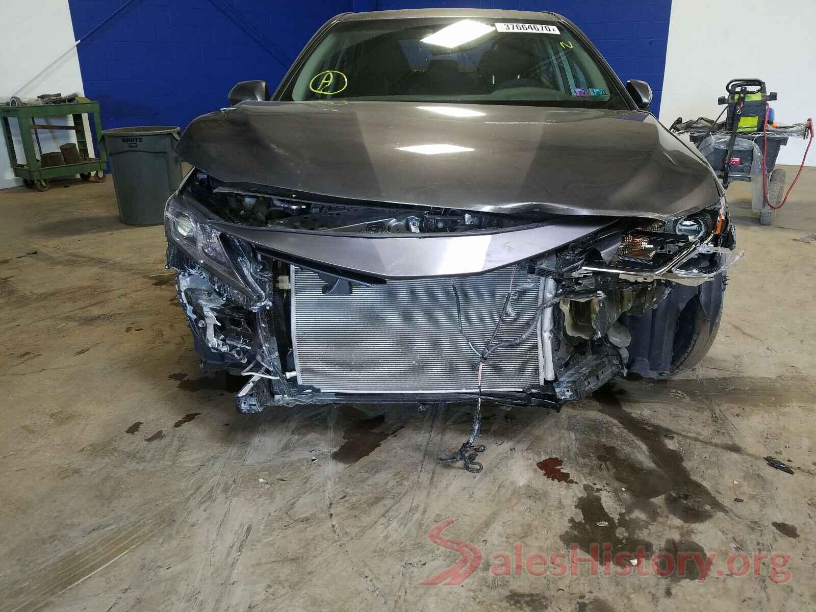 4T1B11HK3JU100732 2018 TOYOTA CAMRY