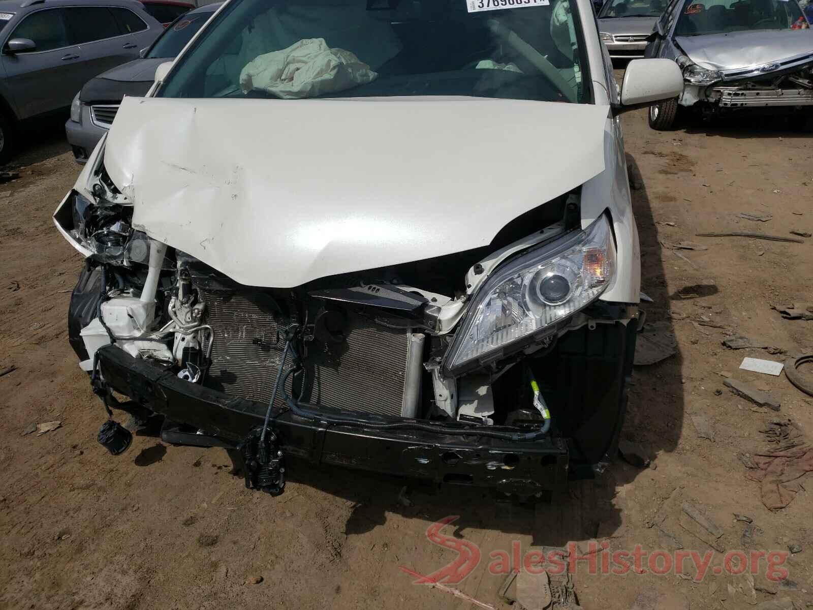 5TDYZ3DC9KS017961 2019 TOYOTA SIENNA