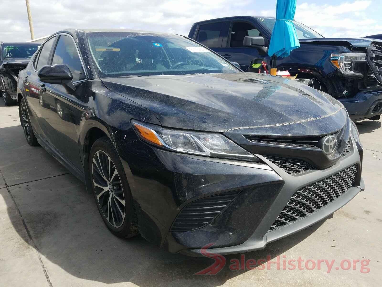 4T1B11HK9JU145657 2018 TOYOTA CAMRY