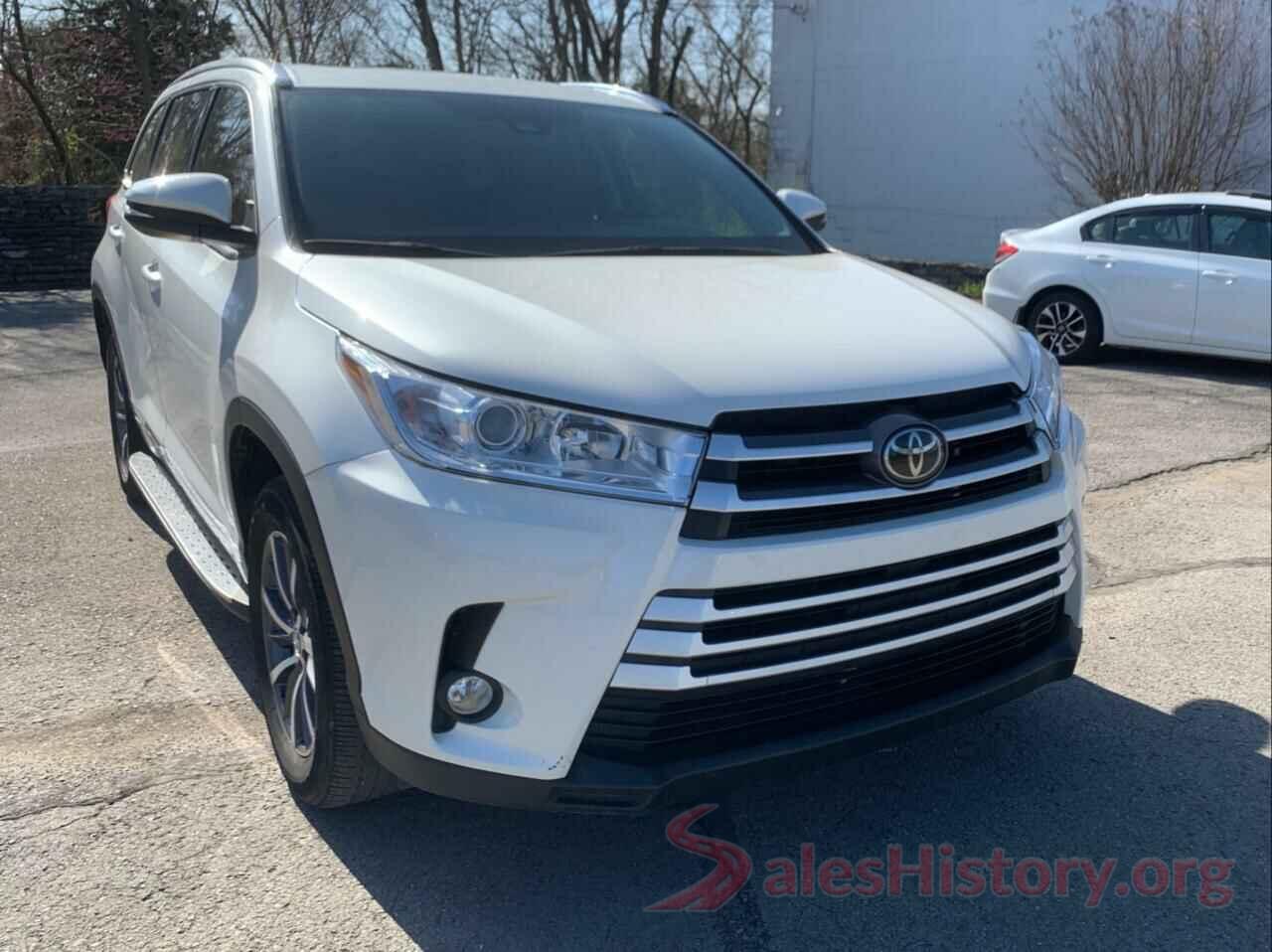 5TDKZRFH2JS542893 2018 TOYOTA HIGHLANDER