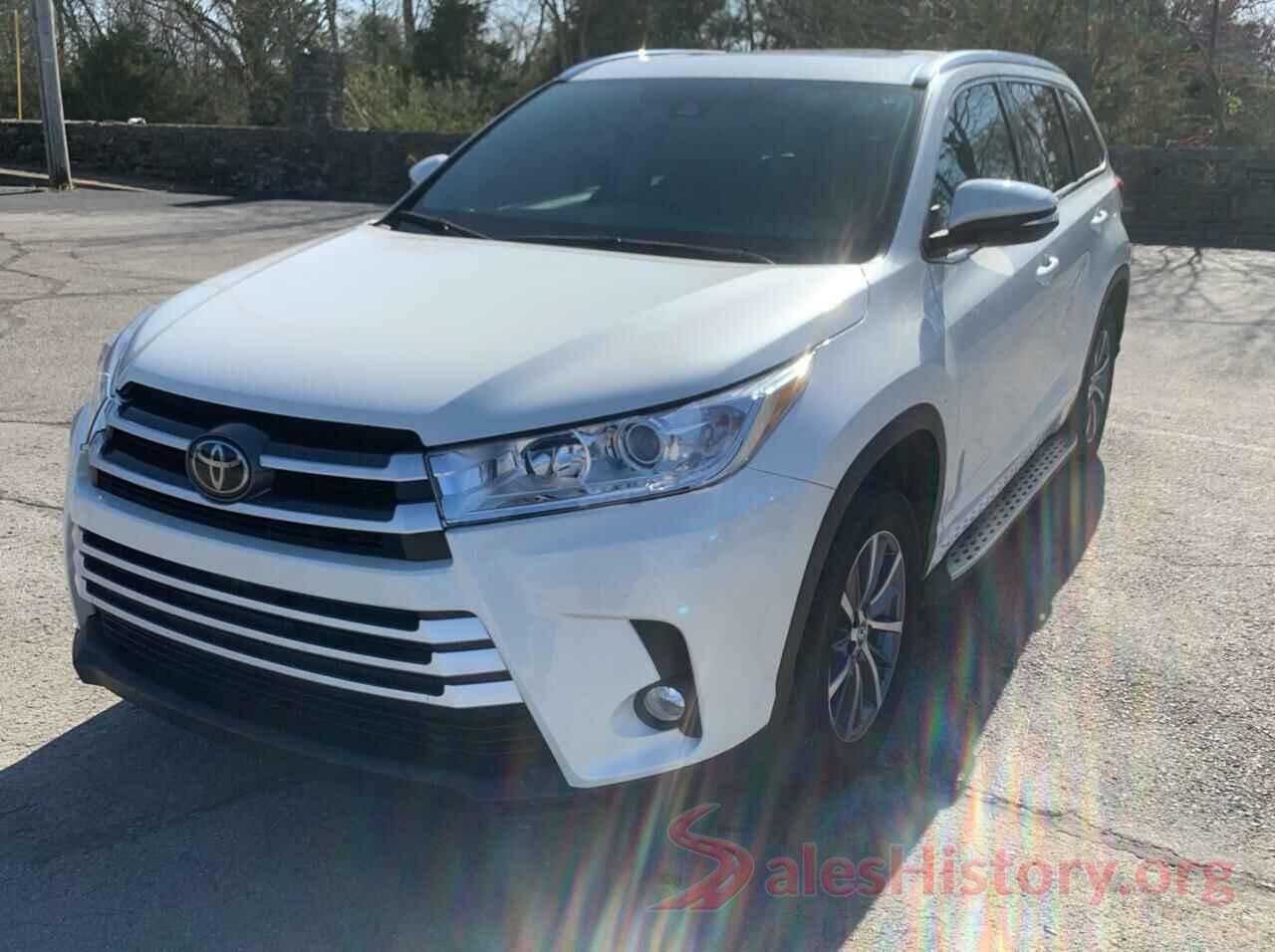 5TDKZRFH2JS542893 2018 TOYOTA HIGHLANDER