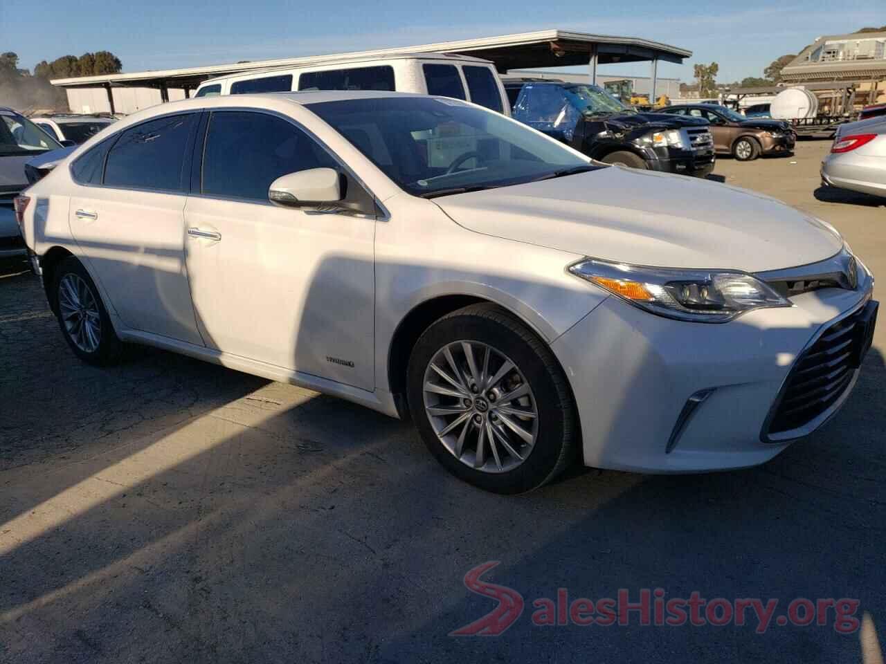 4T1BD1EB8JU060112 2018 TOYOTA AVALON