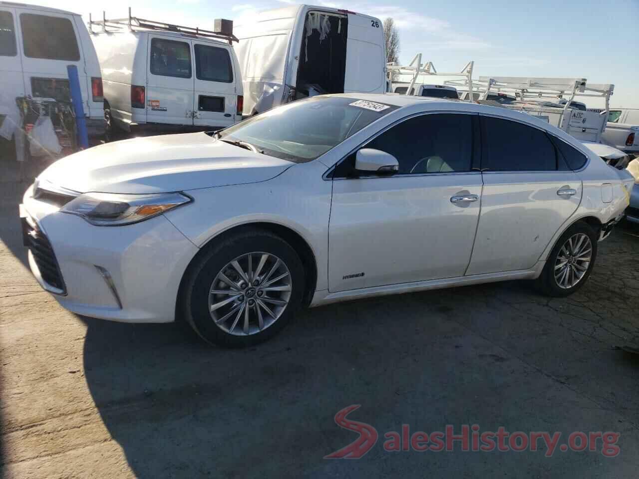 4T1BD1EB8JU060112 2018 TOYOTA AVALON