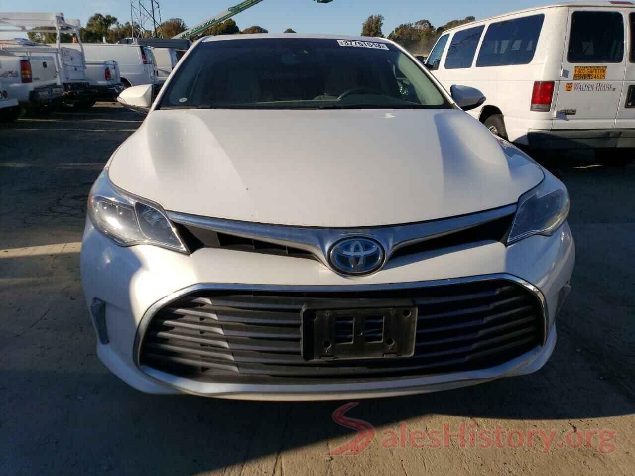 4T1BD1EB8JU060112 2018 TOYOTA AVALON