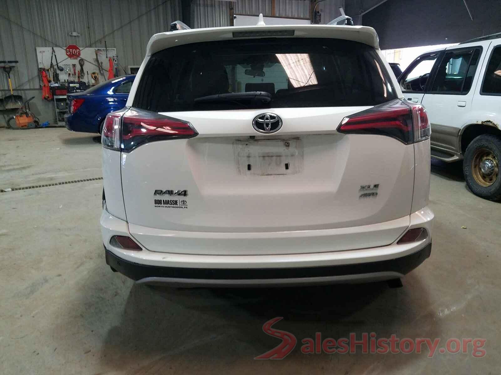 JTMRFREV4JJ206433 2018 TOYOTA RAV4