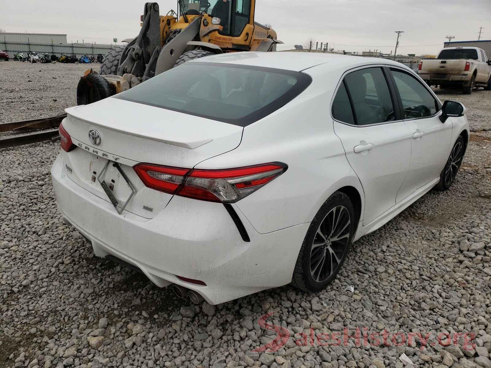 4T1B11HK2JU588572 2018 TOYOTA CAMRY