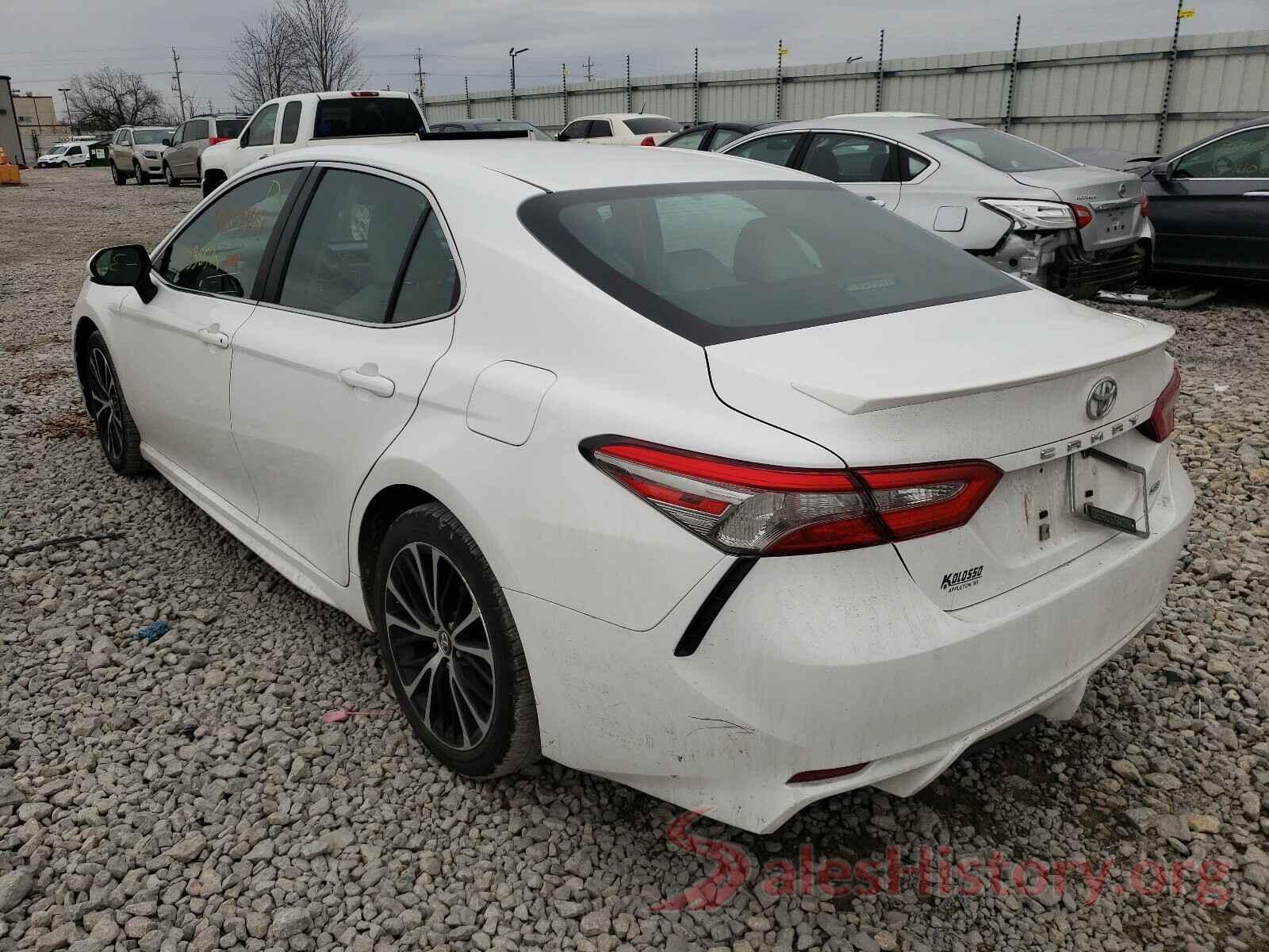 4T1B11HK2JU588572 2018 TOYOTA CAMRY