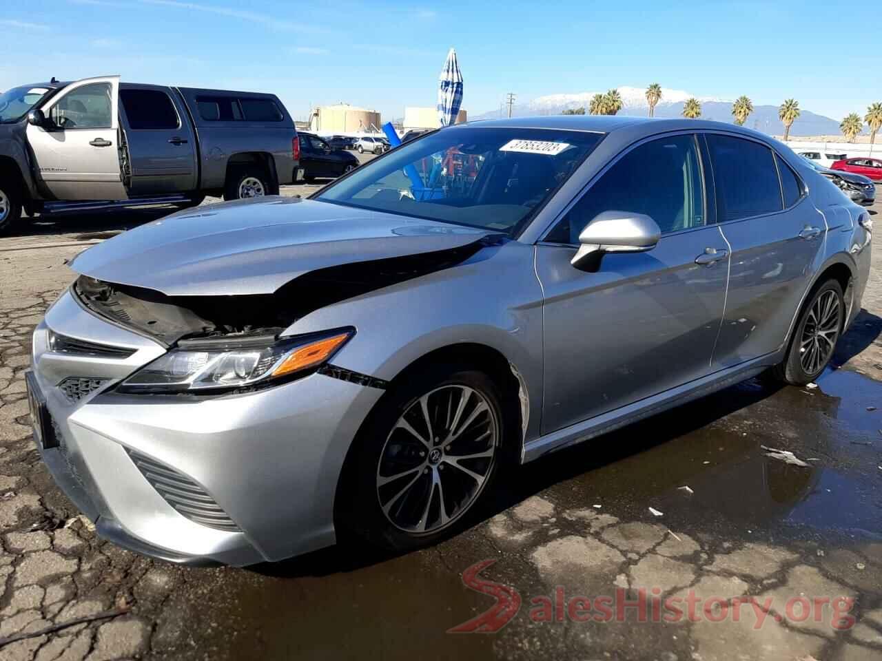 4T1B11HK0JU158474 2018 TOYOTA CAMRY