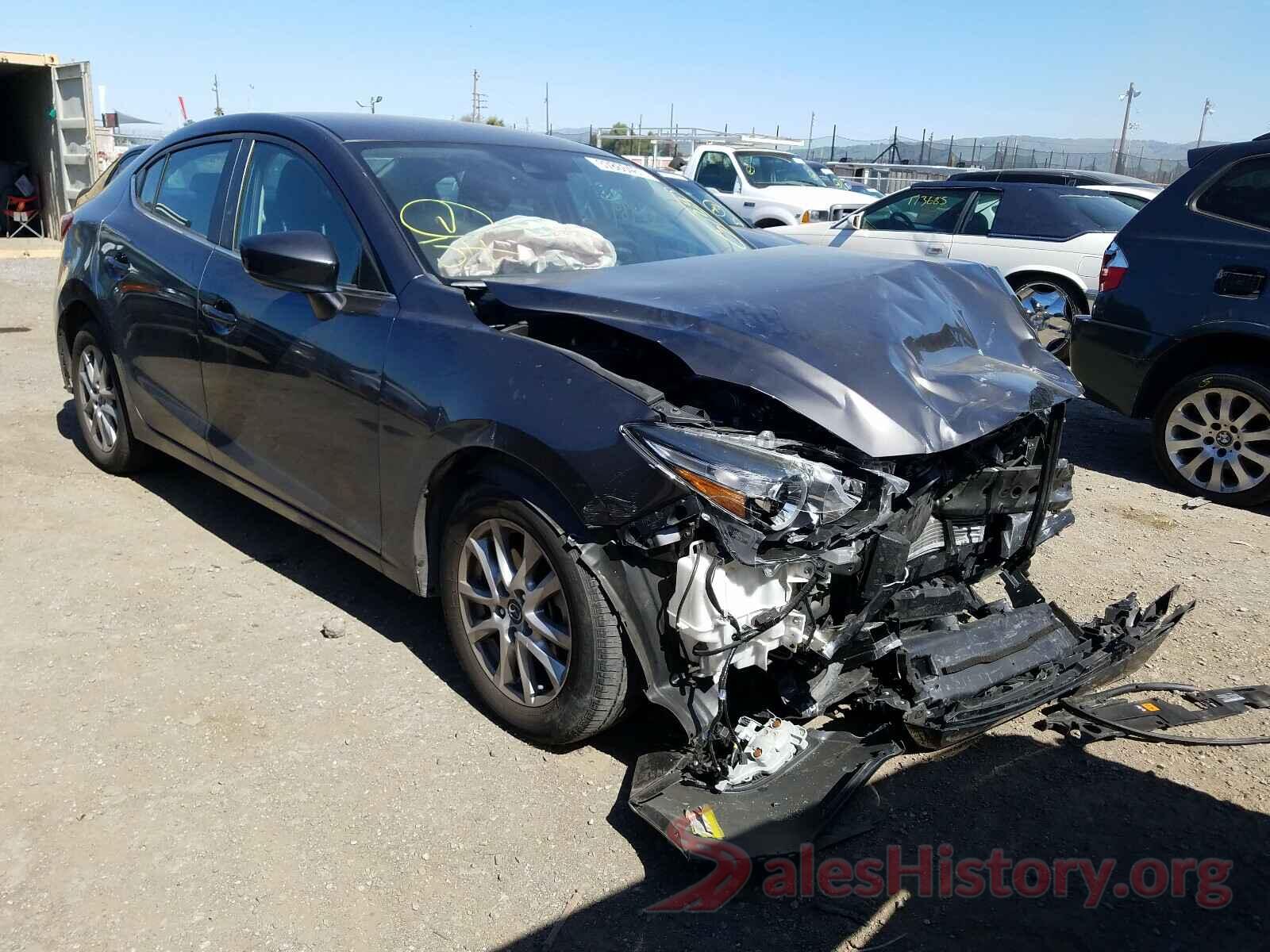 3MZBN1U79JM160588 2018 MAZDA 3