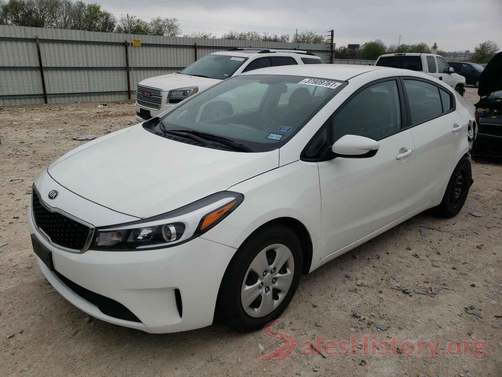 3KPFK4A71JE238875 2018 KIA FORTE