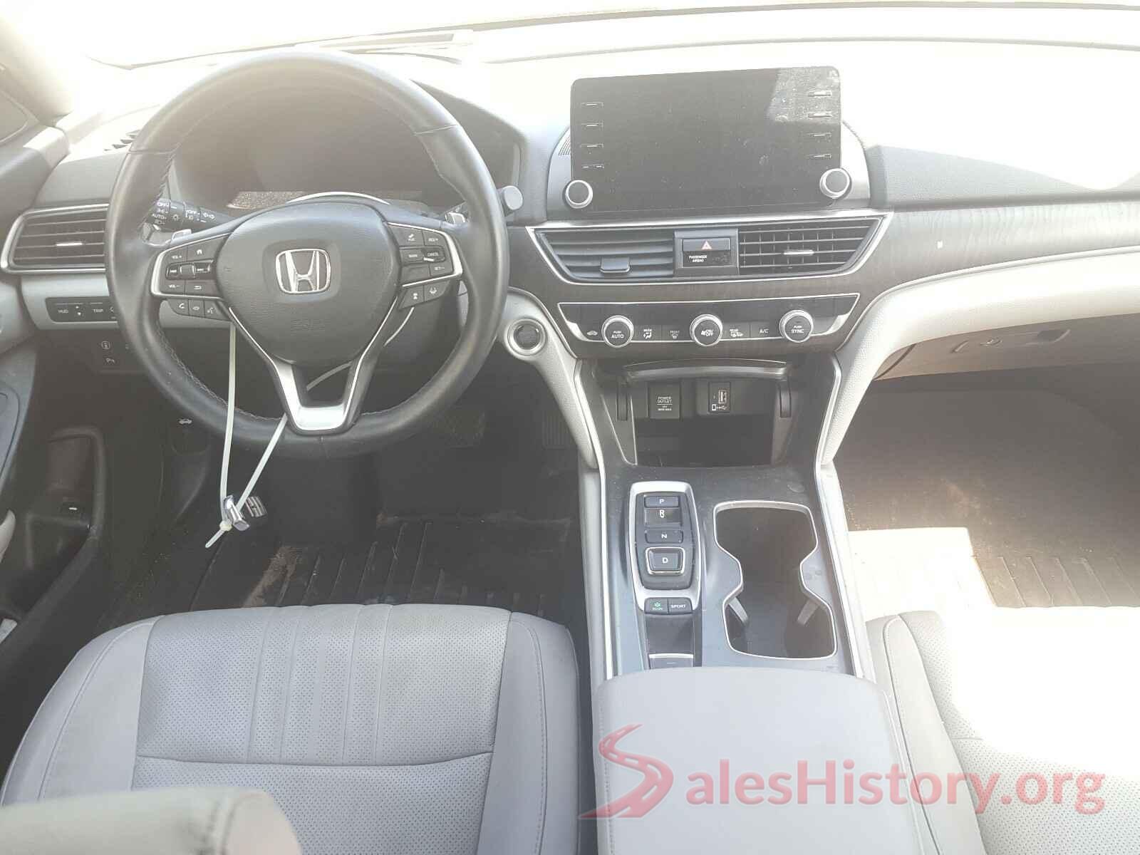 1HGCV2F92JA033322 2018 HONDA ACCORD