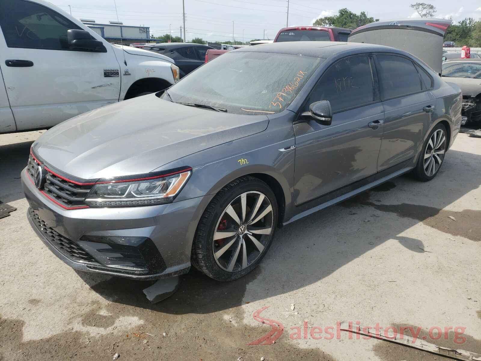 1VWJM7A33JC039754 2018 VOLKSWAGEN PASSAT