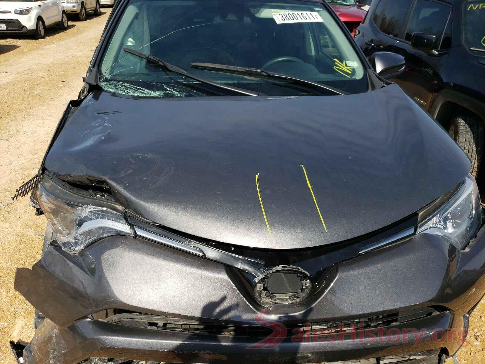 2T3RFREV6JW806792 2018 TOYOTA RAV4