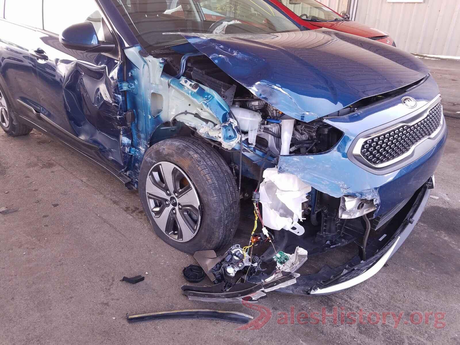 KNDCB3LC8J5200627 2018 KIA NIRO