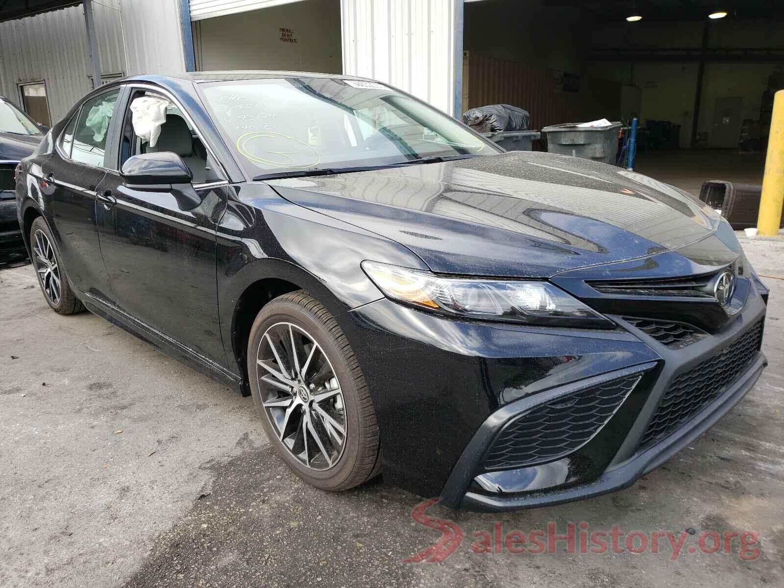 4T1G11AK3MU529471 2021 TOYOTA CAMRY