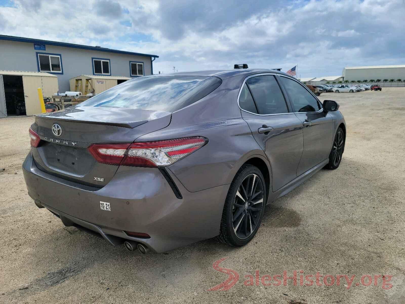 4T1B61HK9JU098471 2018 TOYOTA CAMRY