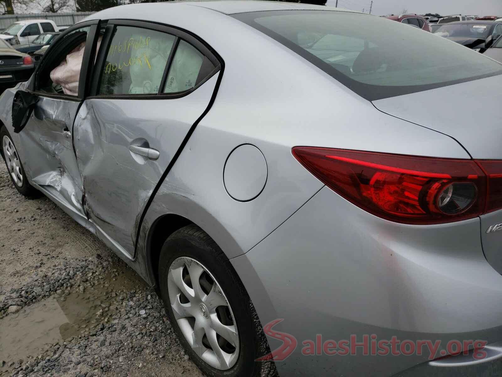 3MZBN1U73JM162160 2018 MAZDA 3