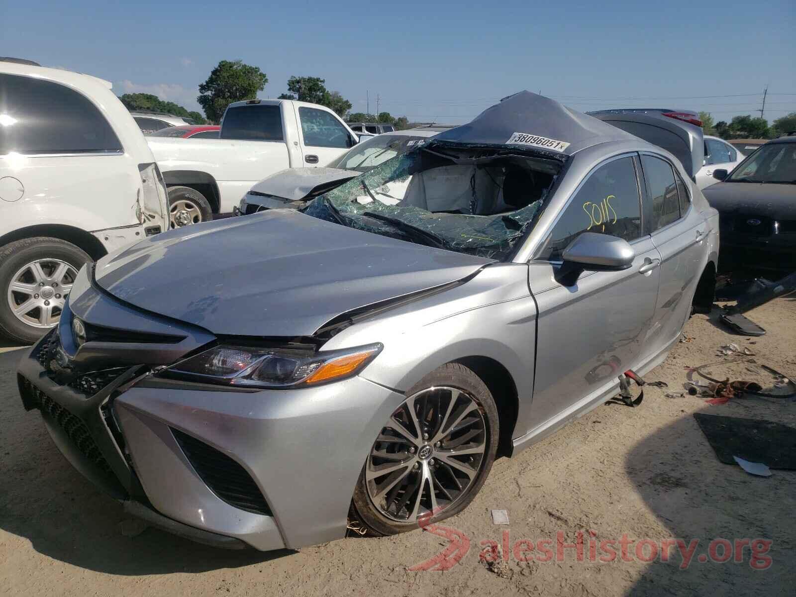 4T1B11HK5JU155800 2018 TOYOTA CAMRY