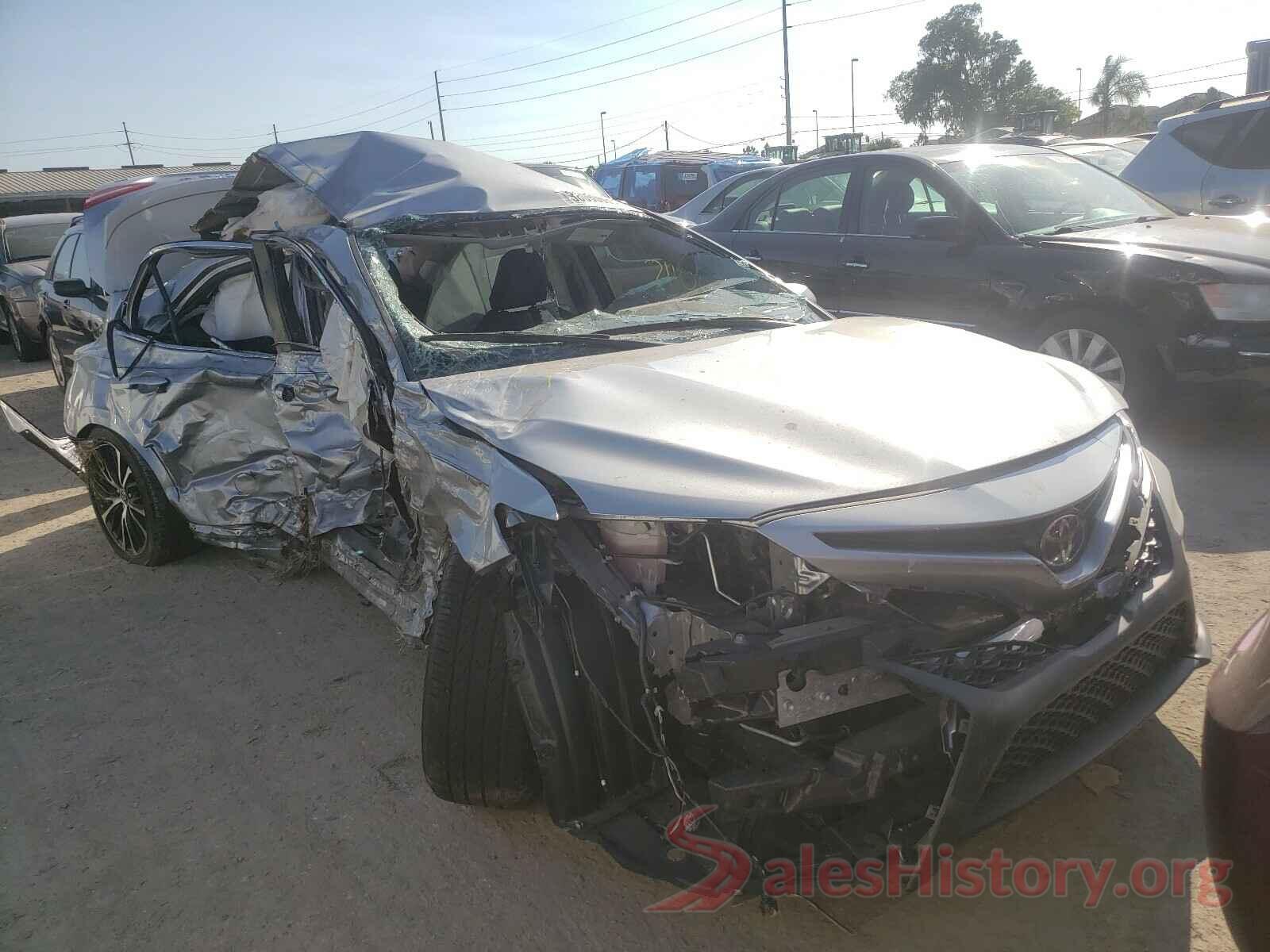 4T1B11HK5JU155800 2018 TOYOTA CAMRY