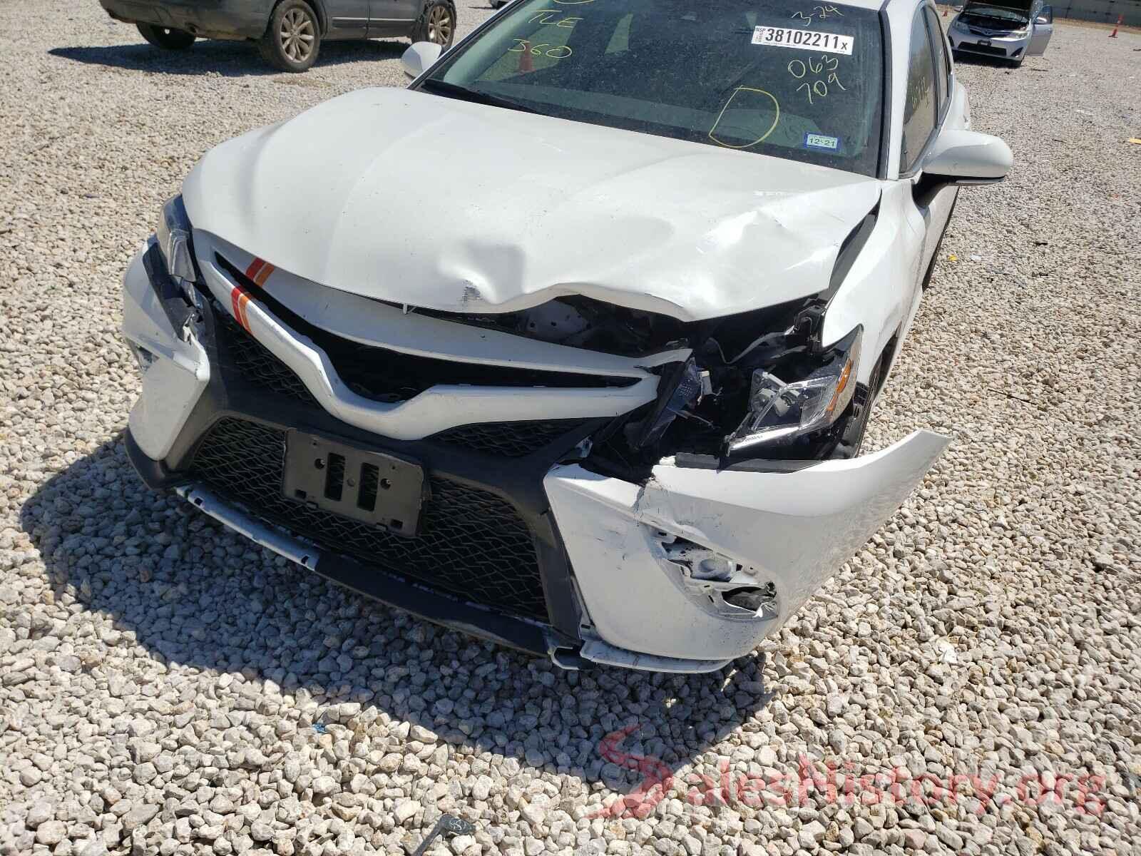 4T1B11HK8JU063709 2018 TOYOTA CAMRY