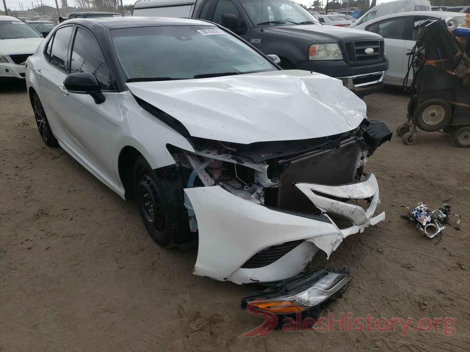 4T1B61HK6JU140272 2018 TOYOTA CAMRY