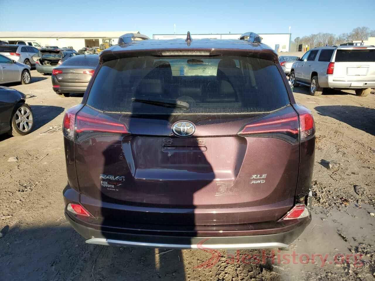 2T3RFREV0JW824611 2018 TOYOTA RAV4