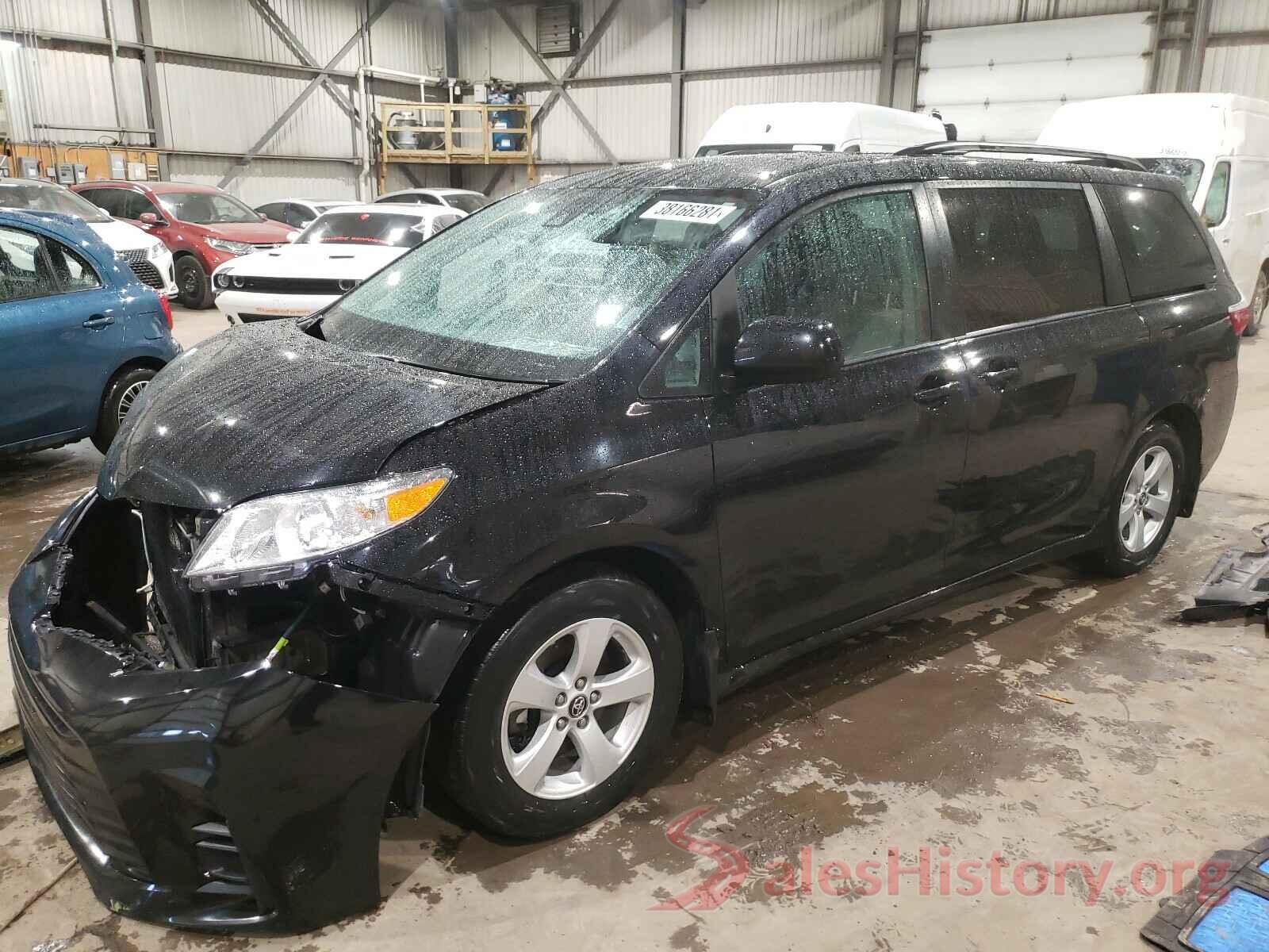 5TDKZ3DC3JS923382 2018 TOYOTA SIENNA