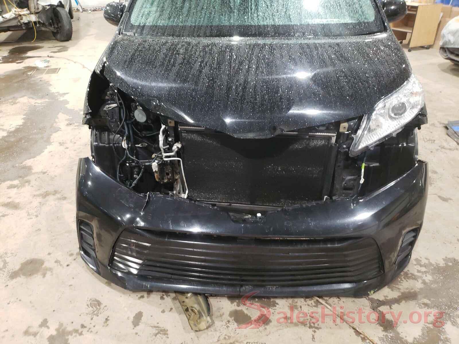 5TDKZ3DC3JS923382 2018 TOYOTA SIENNA