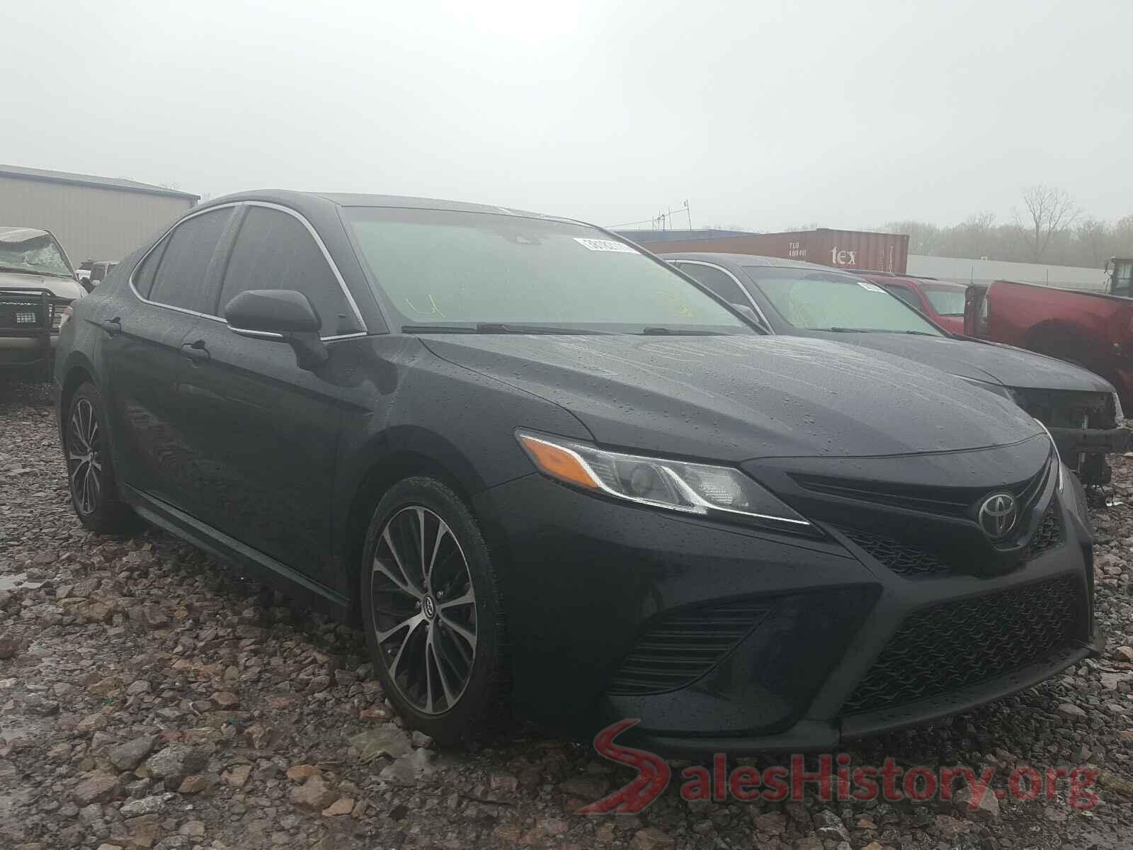 4T1B11HK0JU075899 2018 TOYOTA CAMRY