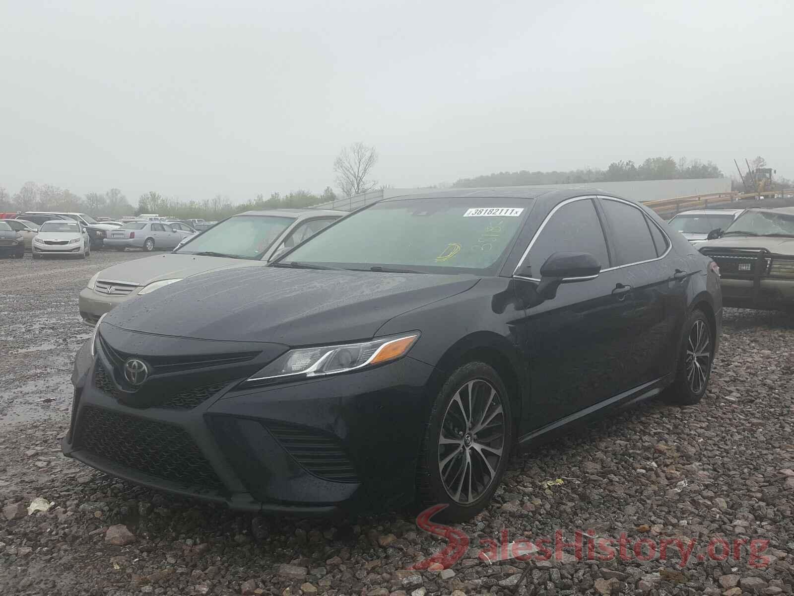 4T1B11HK0JU075899 2018 TOYOTA CAMRY