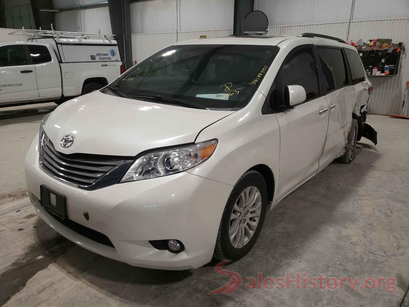 5TDYZ3DCXHS780063 2017 TOYOTA SIENNA