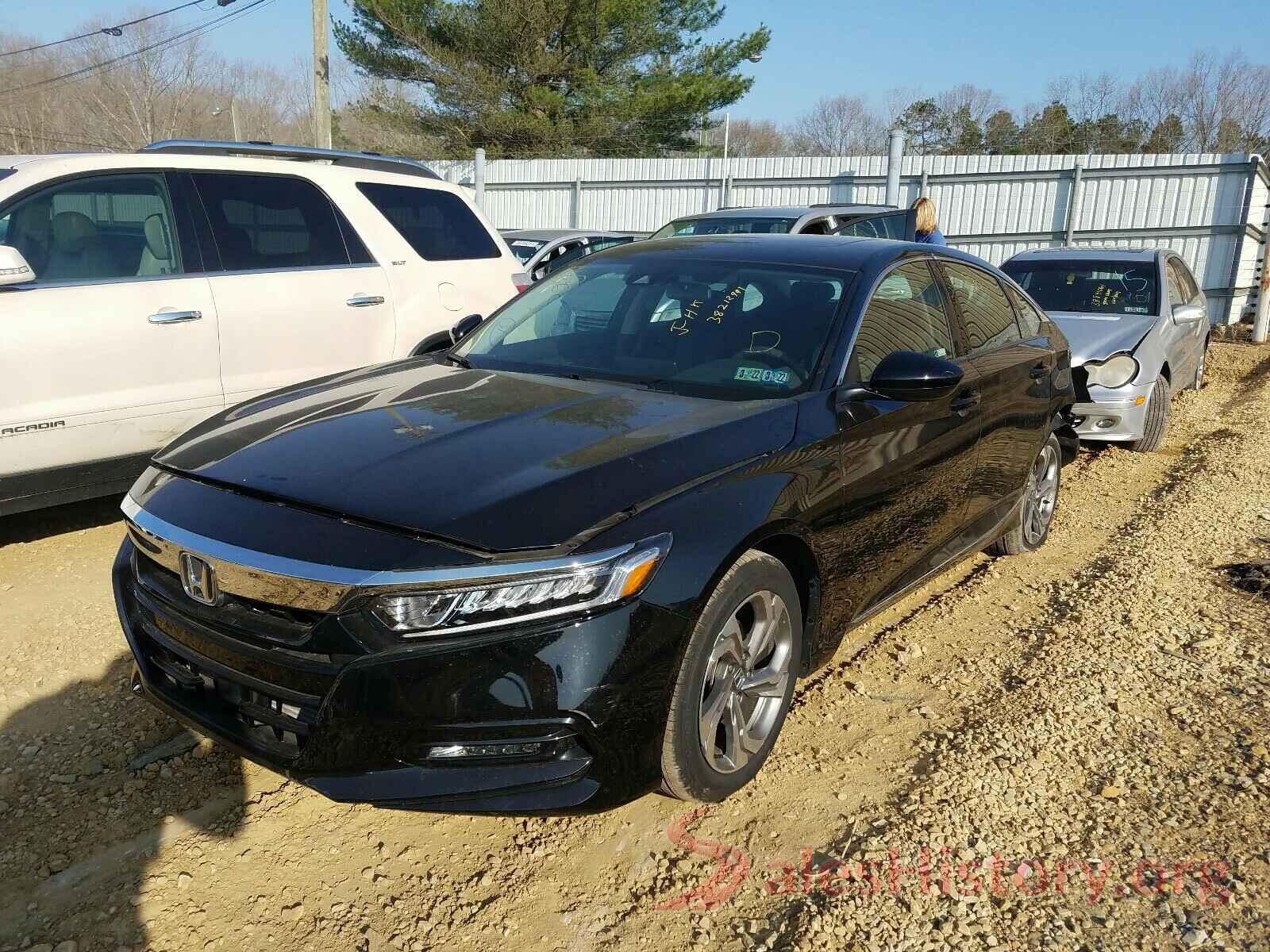 1HGCV1F41JA082395 2018 HONDA ACCORD