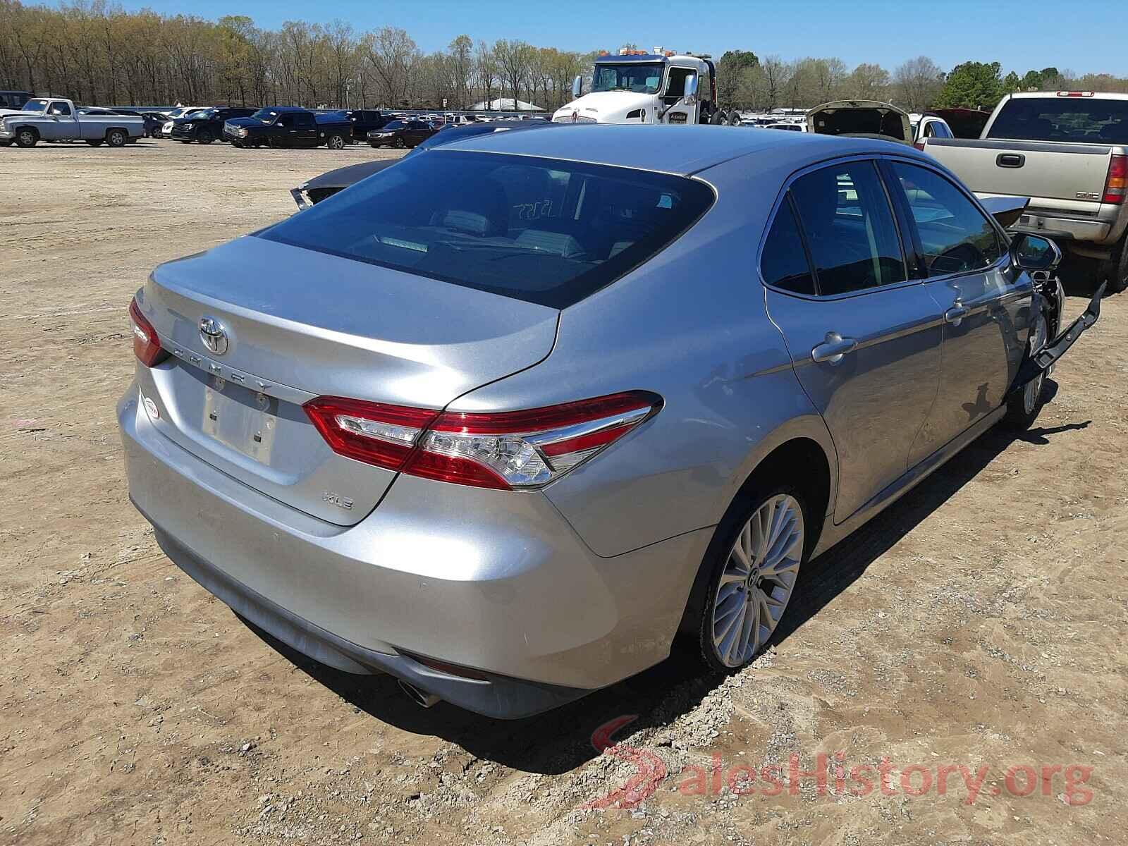 4T1B11HK8JU033500 2018 TOYOTA CAMRY