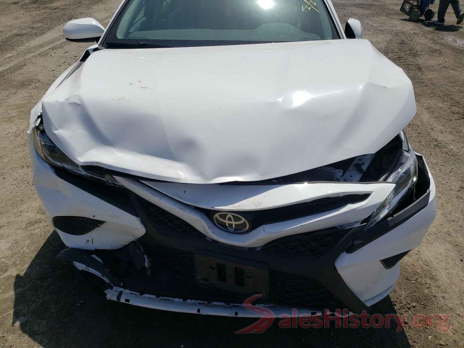 4T1B11HK7JU666098 2018 TOYOTA CAMRY